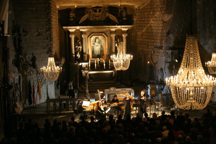wieliczka2.jpg.254b16237868b1a199b39708208d9a6e.jpg