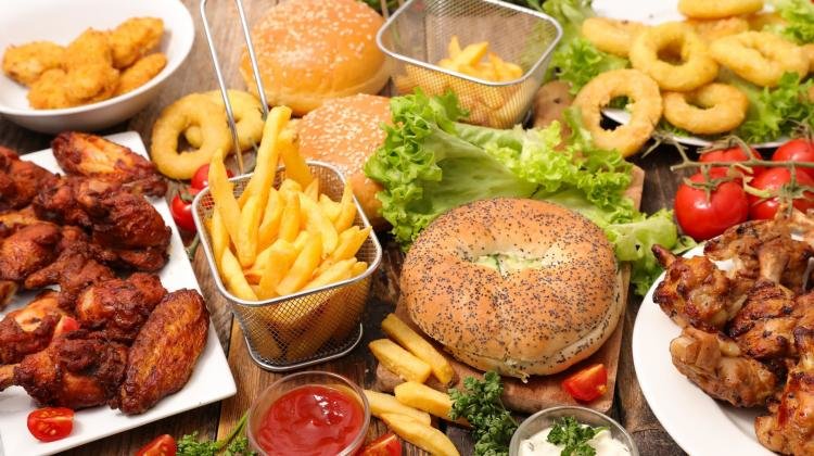 1904687852_fastfood.jpg.0246b9bab73d21861e78069b06bbd77f.jpg