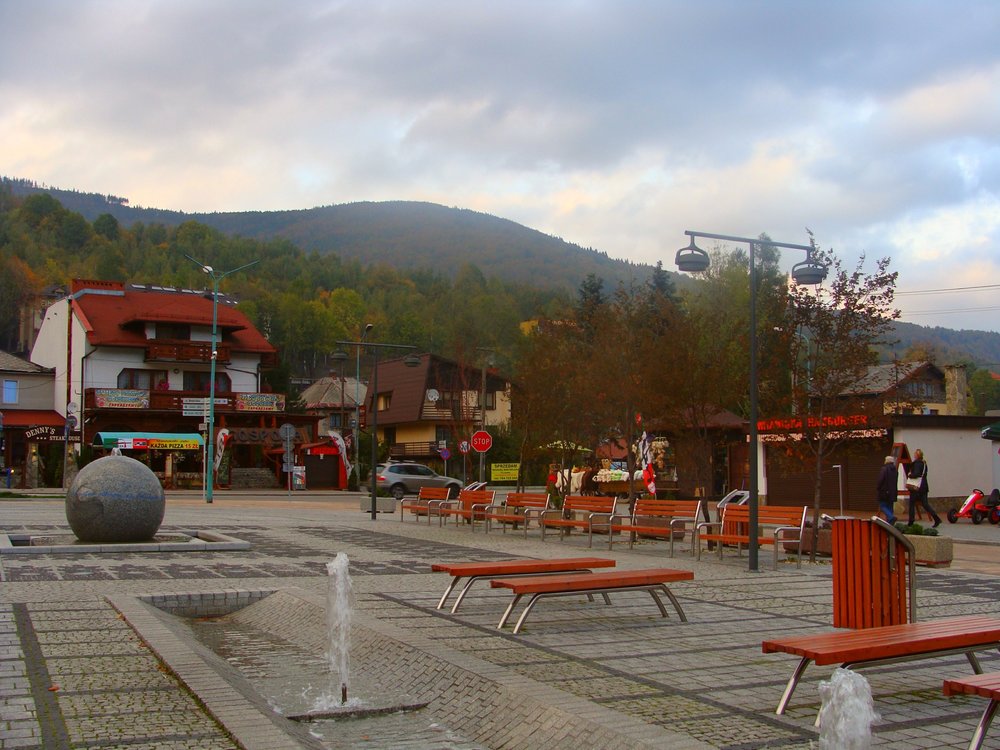 Szczyrk_Centrum._-_panoramio_(4).thumb.jpg.bea7985edf63da242b32da9346bb7da7.jpg
