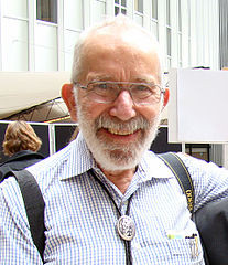 207px-Robin_Warren.jpg.95a071a5363086049c4cae673d3ee1fd.jpg