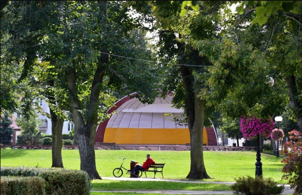 park.jpg.709dc2436d24af712224d6e862290bdf.jpgpark.thumb.jpg.18c91f3138d01c8e19737b477b2e9ccf.jpg
