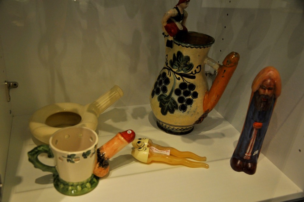 muzeum-fallologiczne-eksponaty.thumb.jpg.d83301f1351188eed9f47c6c2e5223a1.jpg