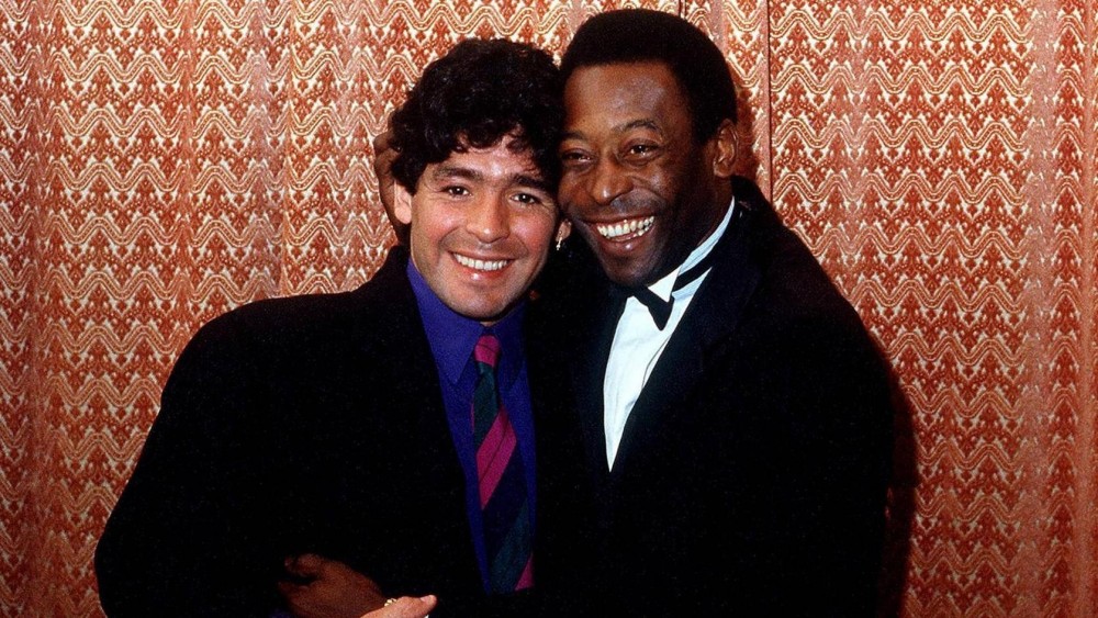 pele-r-neben-diego-maradona-die-beiden-fussball-legenden-waren-freunde-und-rivalen-zugleich-.thumb.jpg.a41b13a3ccbb874b389f14243864743f.jpg