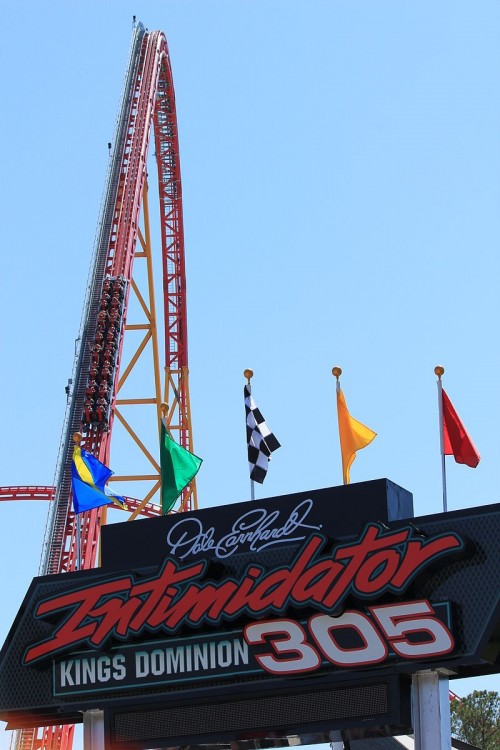 800px-Intimidator_305_lift_hill_and_sign.thumb.jpg.42f3686d32f357030968c41d029541b8.jpg