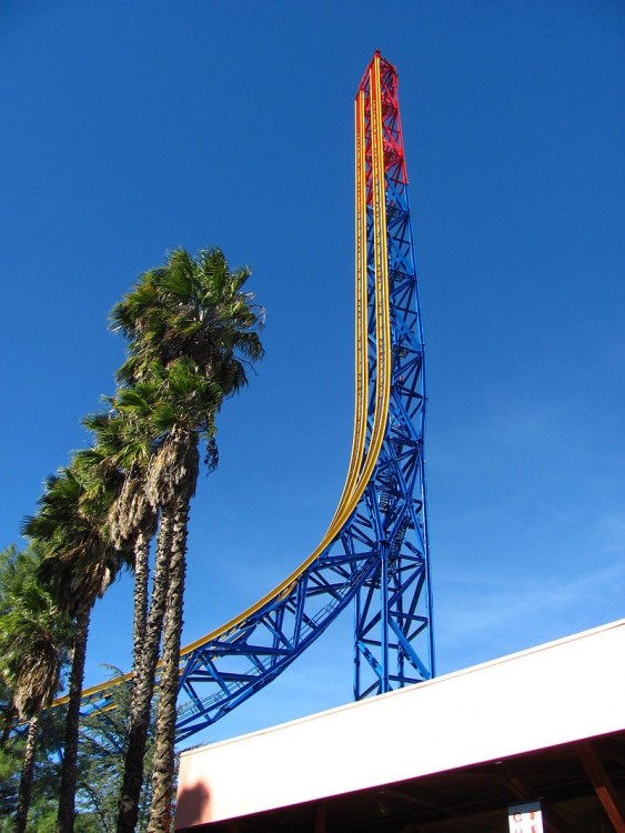 800px-Superman_Escape_from_Krypton_tower.thumb.jpg.1653dfa86bfe89d6dba502be40c31894.jpg