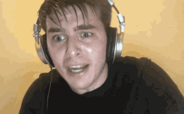sweaty-speedruner.gif.7ff3226d4a102140f67b1f7facec6b29.gif