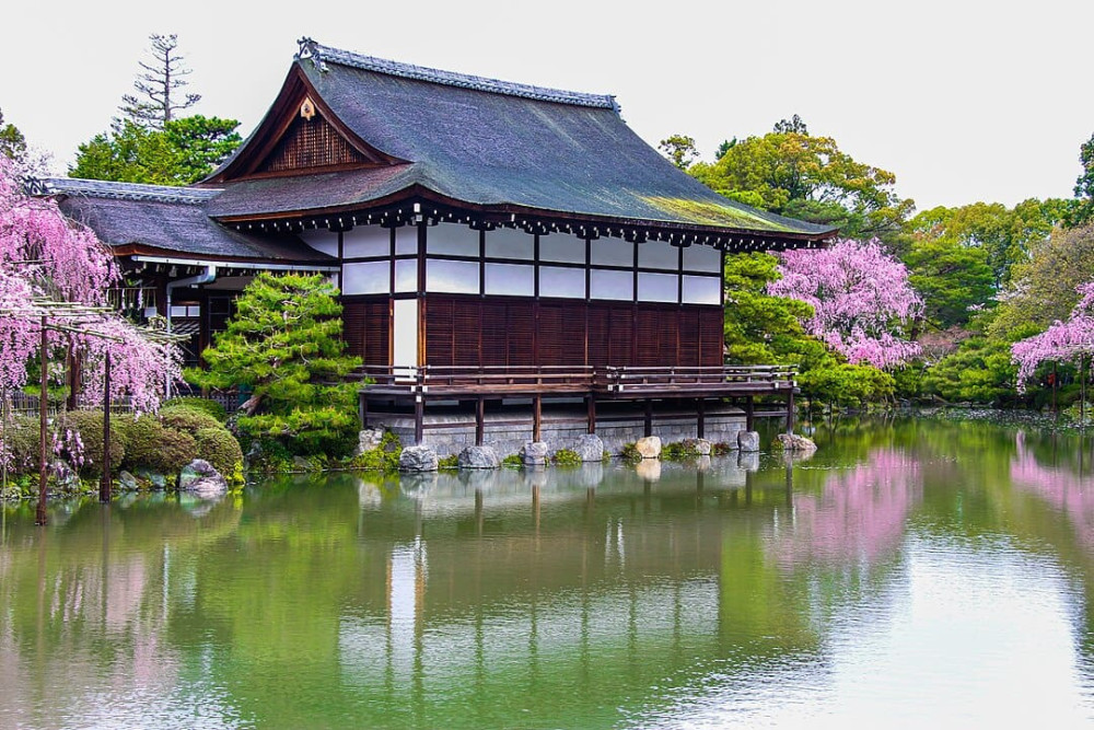 1080px-japanese_traditional_house_35917220905.jpg