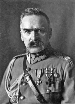 Jozef_Pilsudski1.jpg.af430d19a08abbc567ab6110812e0ad7.jpg