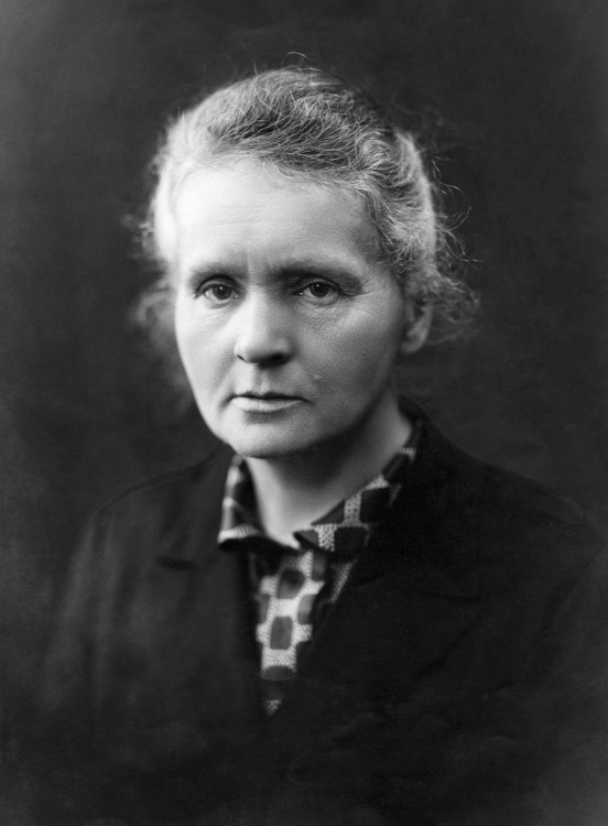 Marie_Curie_c._1920s.thumb.jpg.9f29b2240381609f87fd3aa487cf0fed.jpg